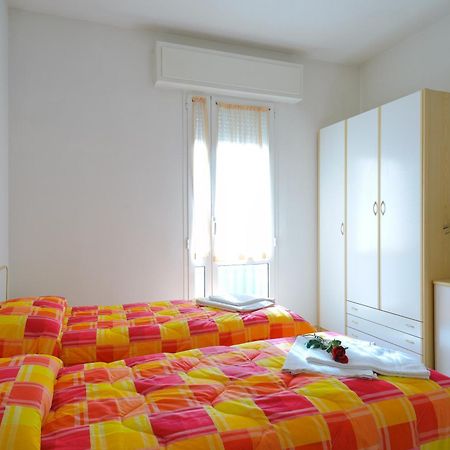 Hotel Petrarca Римини Экстерьер фото