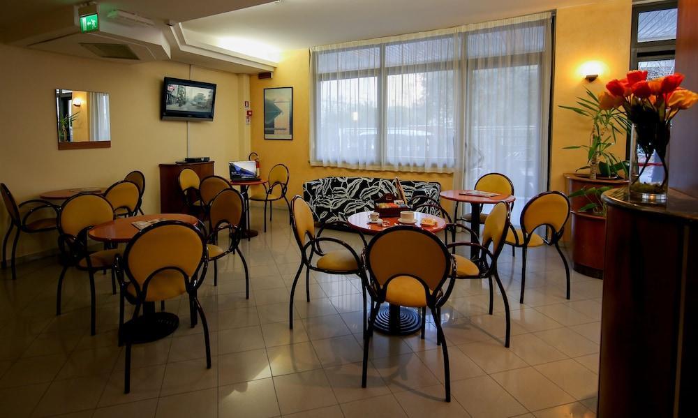 Hotel Petrarca Римини Экстерьер фото