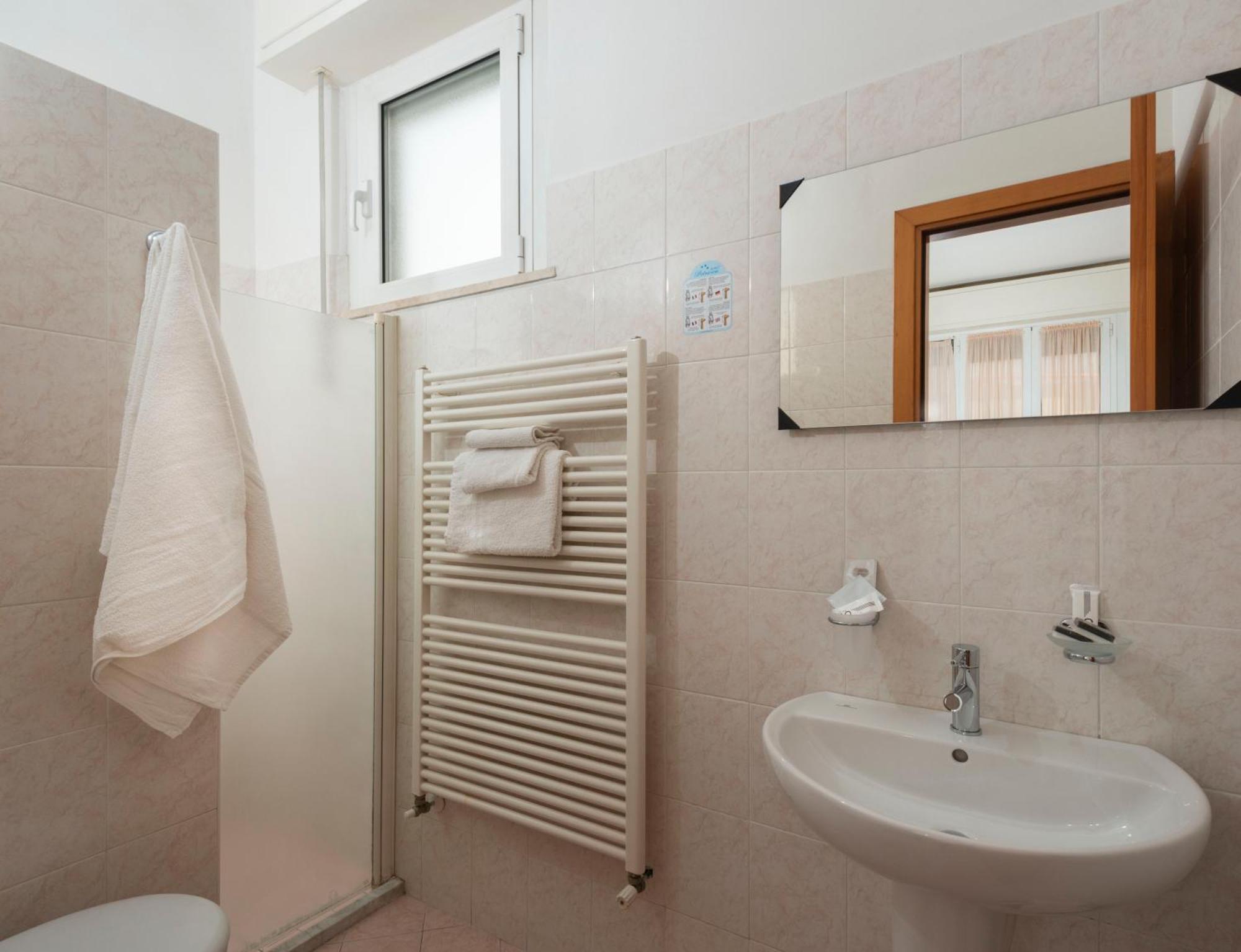 Hotel Petrarca Римини Экстерьер фото