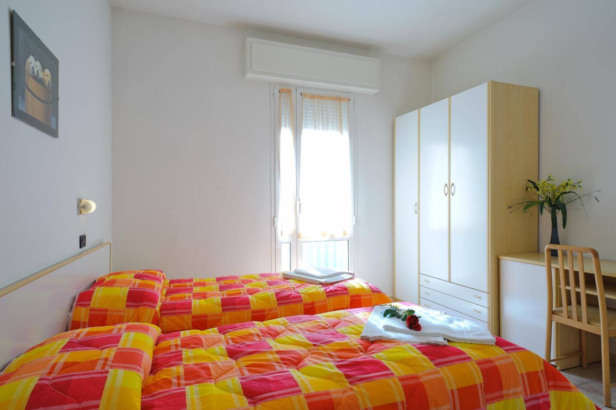 Hotel Petrarca Римини Экстерьер фото