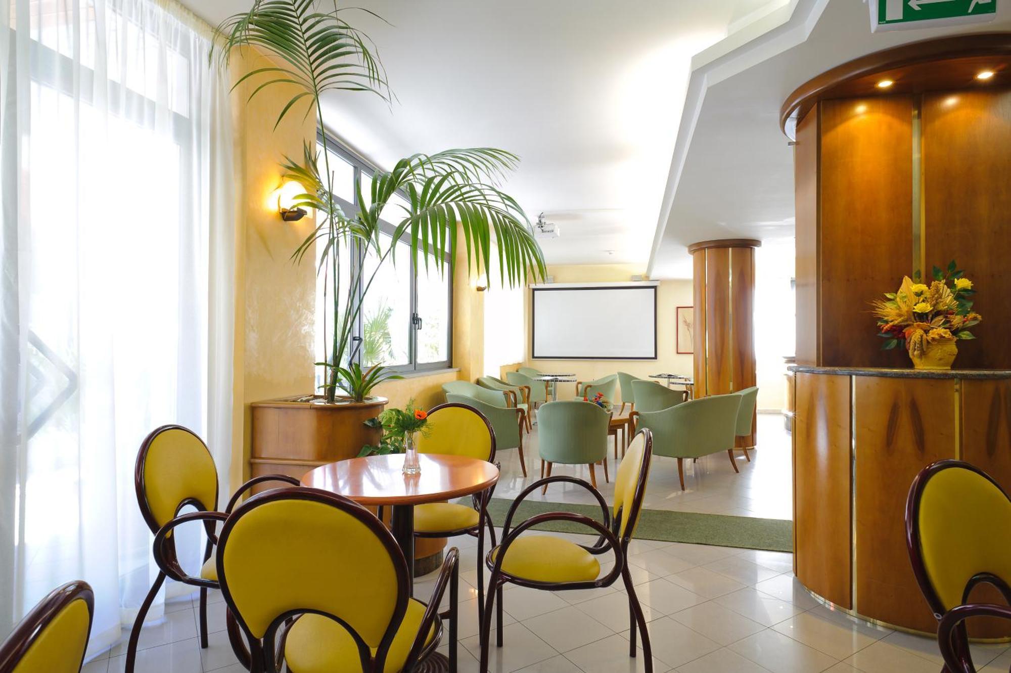 Hotel Petrarca Римини Экстерьер фото