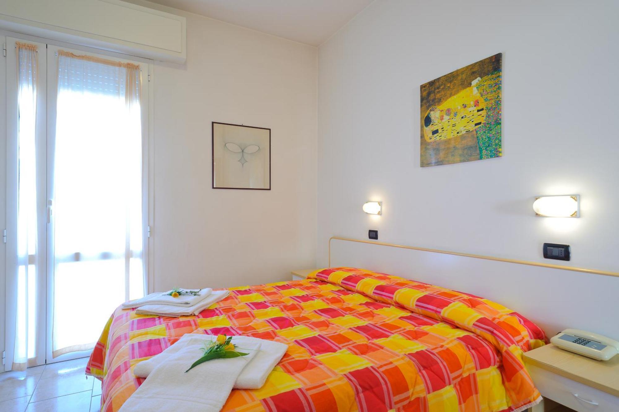 Hotel Petrarca Римини Экстерьер фото