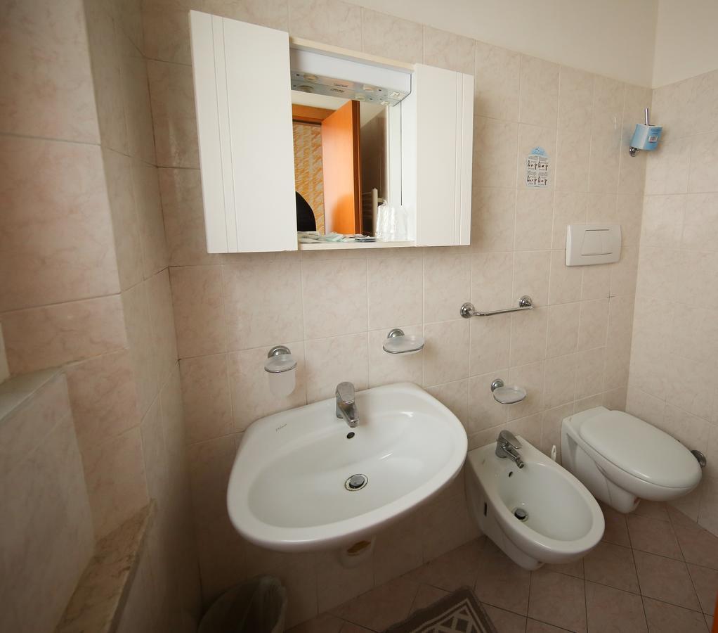 Hotel Petrarca Римини Экстерьер фото