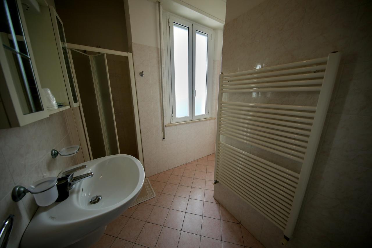 Hotel Petrarca Римини Экстерьер фото