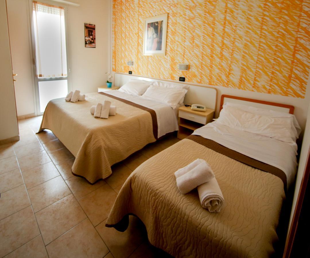 Hotel Petrarca Римини Экстерьер фото