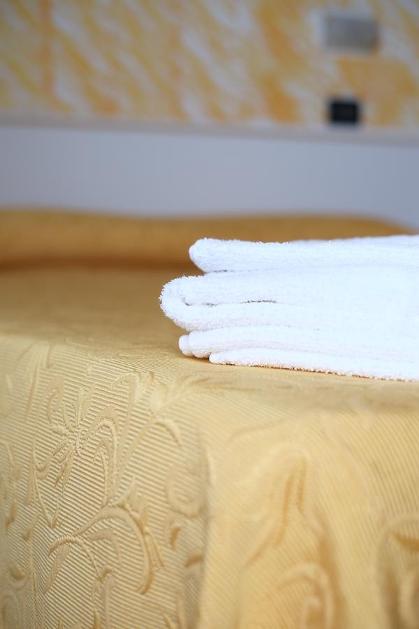 Hotel Petrarca Римини Экстерьер фото