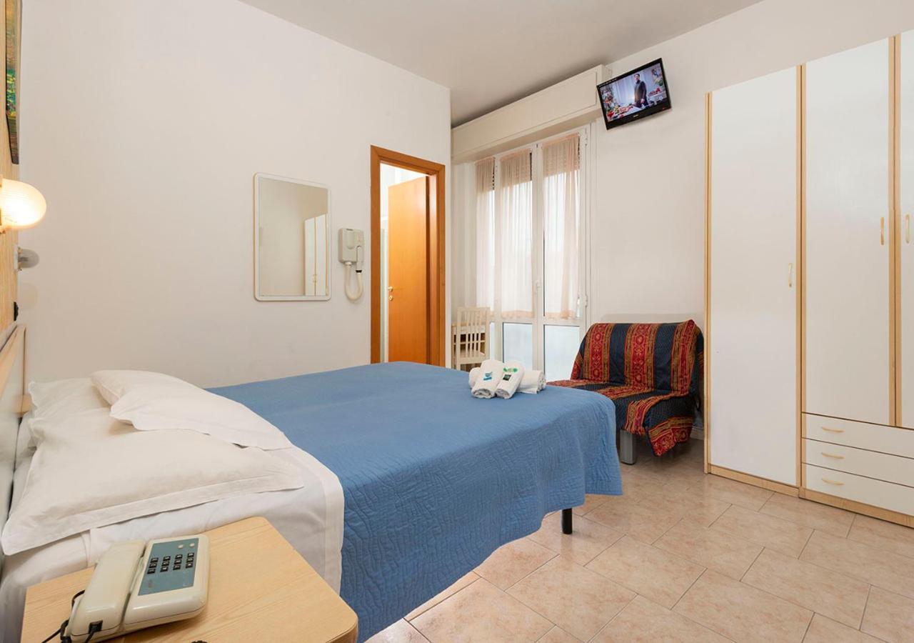 Hotel Petrarca Римини Экстерьер фото