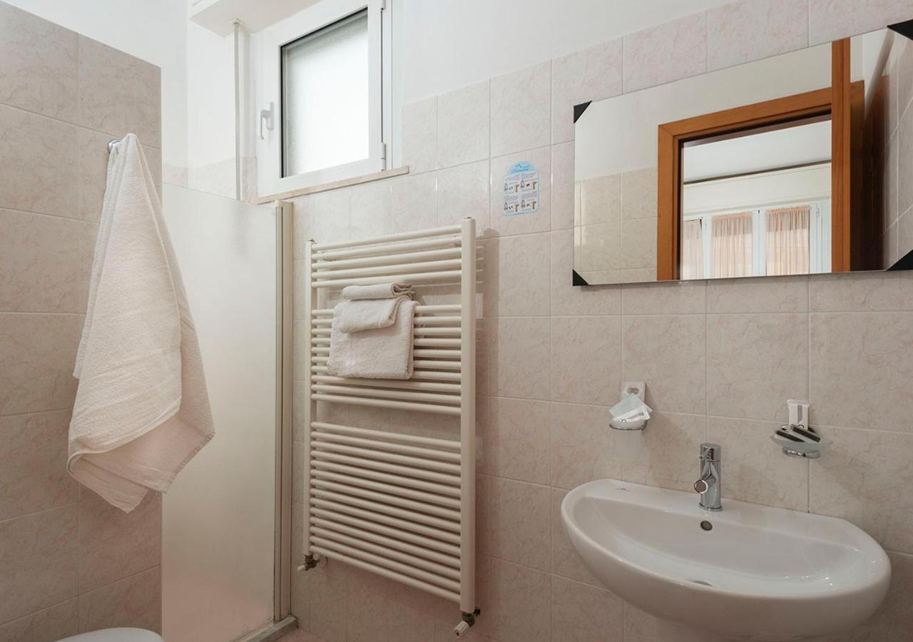 Hotel Petrarca Римини Экстерьер фото