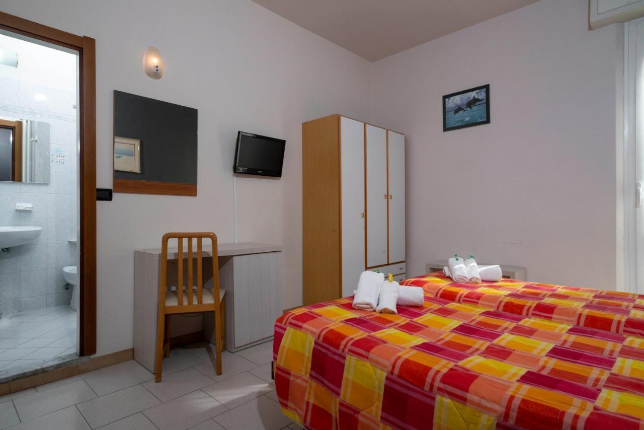Hotel Petrarca Римини Экстерьер фото