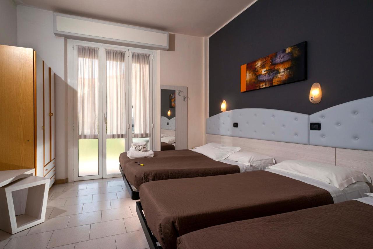 Hotel Petrarca Римини Экстерьер фото