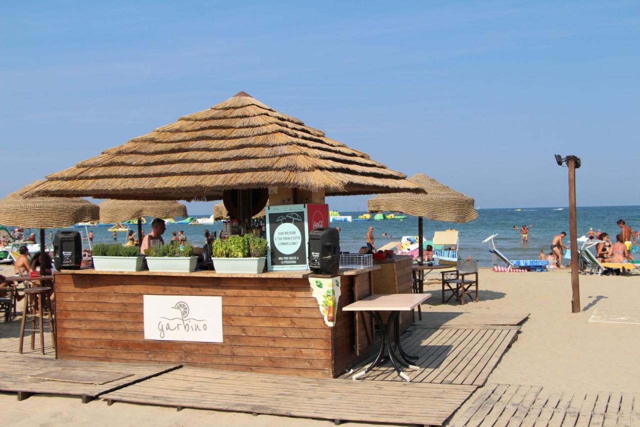 Hotel Petrarca Римини Экстерьер фото