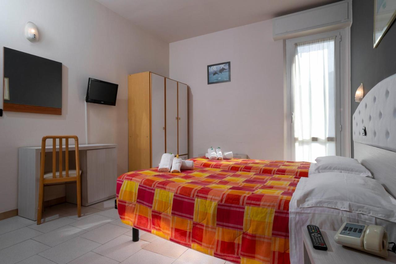 Hotel Petrarca Римини Экстерьер фото